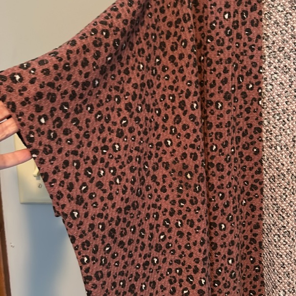 Animal Print Dolman Short Sleeve Cardigan Medium - Picture 5 of 7